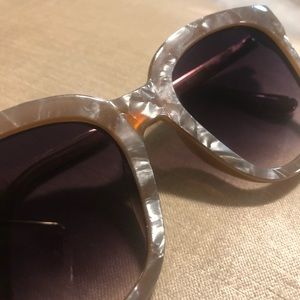 CREAM AND GOLD SUNGLASSES NWT